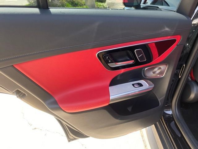 Used 2025 Mercedes-Benz GLC 300 4MATIC image 21