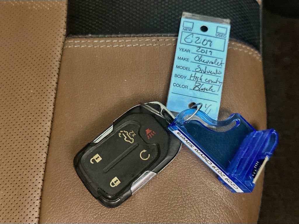 Used 2019 Chevrolet Silverado 1500 High Country w/ Z71 Off-Road Package AWD/4WD image 38