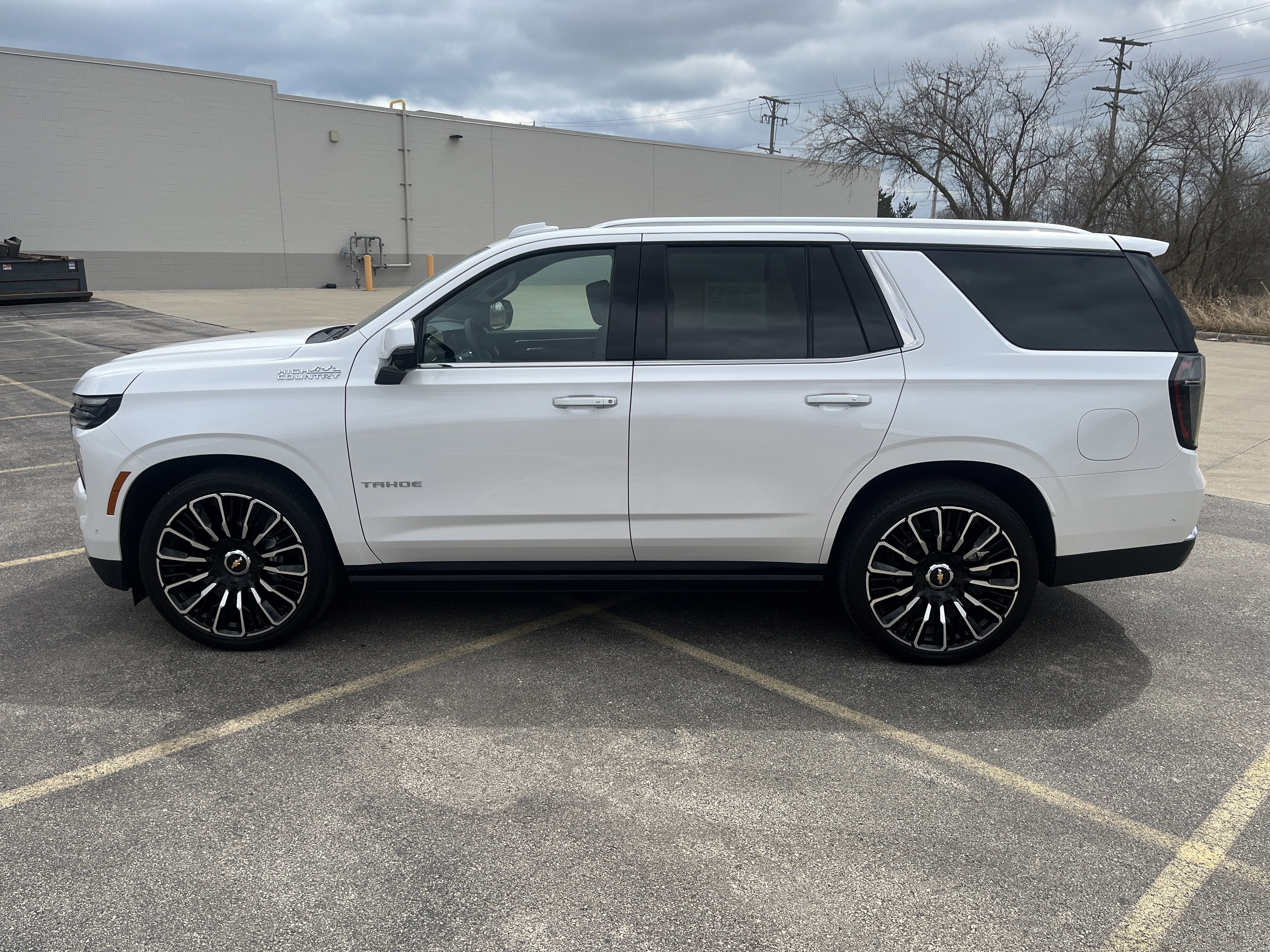 Used 2025 Chevrolet Tahoe High Country image 3