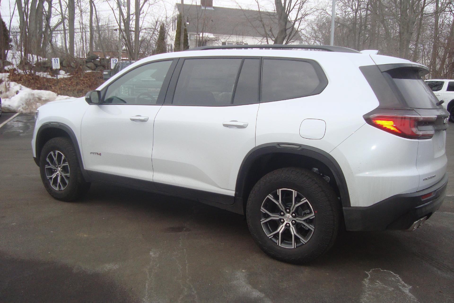 New 2026 GMC Acadia AT4 w/ LPO, Floor Liner Package AWD/4WD image 5