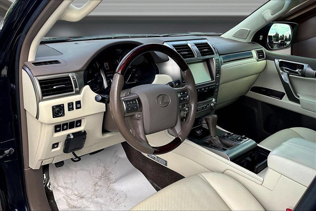 Used 2018 Lexus GX 460 Luxury w/ Preferred Accessory Package AWD/4WD image 17