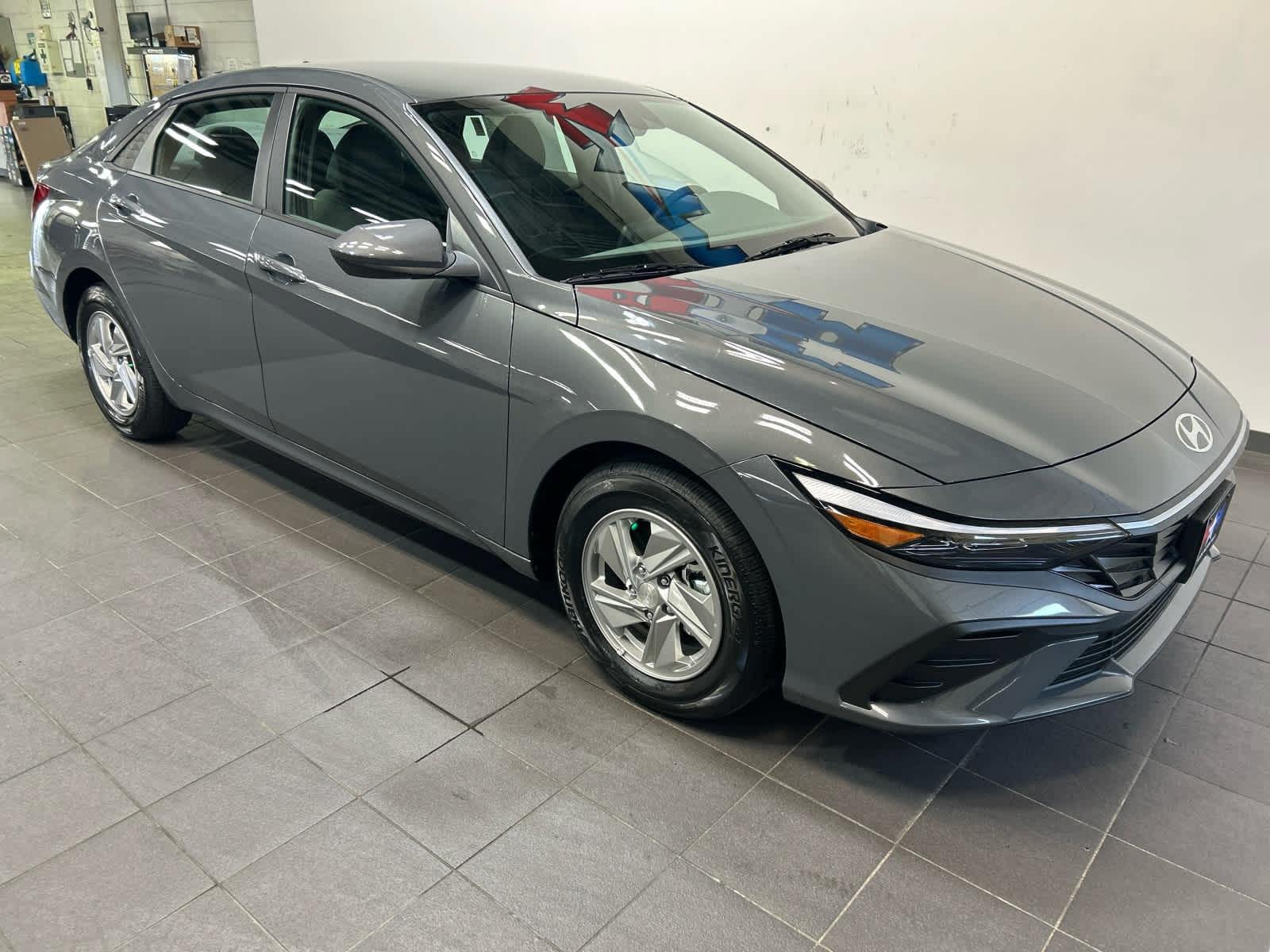 New 2026 Hyundai Elantra SE FWD image 2