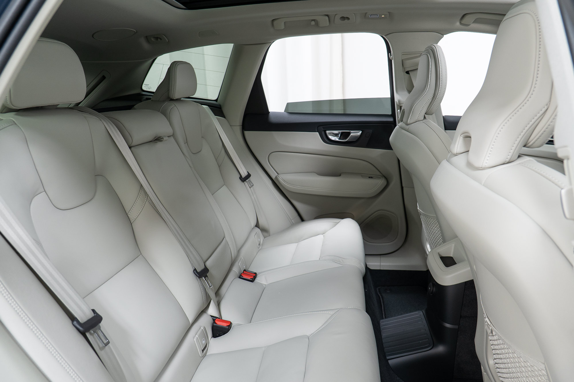 New 2026 Volvo XC60 T8 Ultra w/ Climate Package AWD/4WD image 24