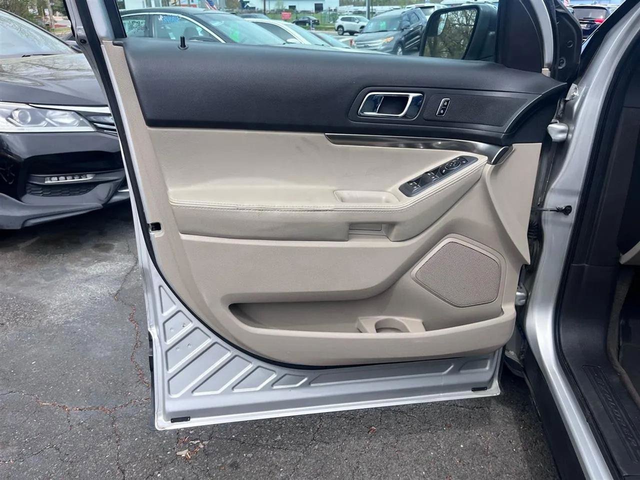 Used 2015 Ford Explorer 4WD image 12