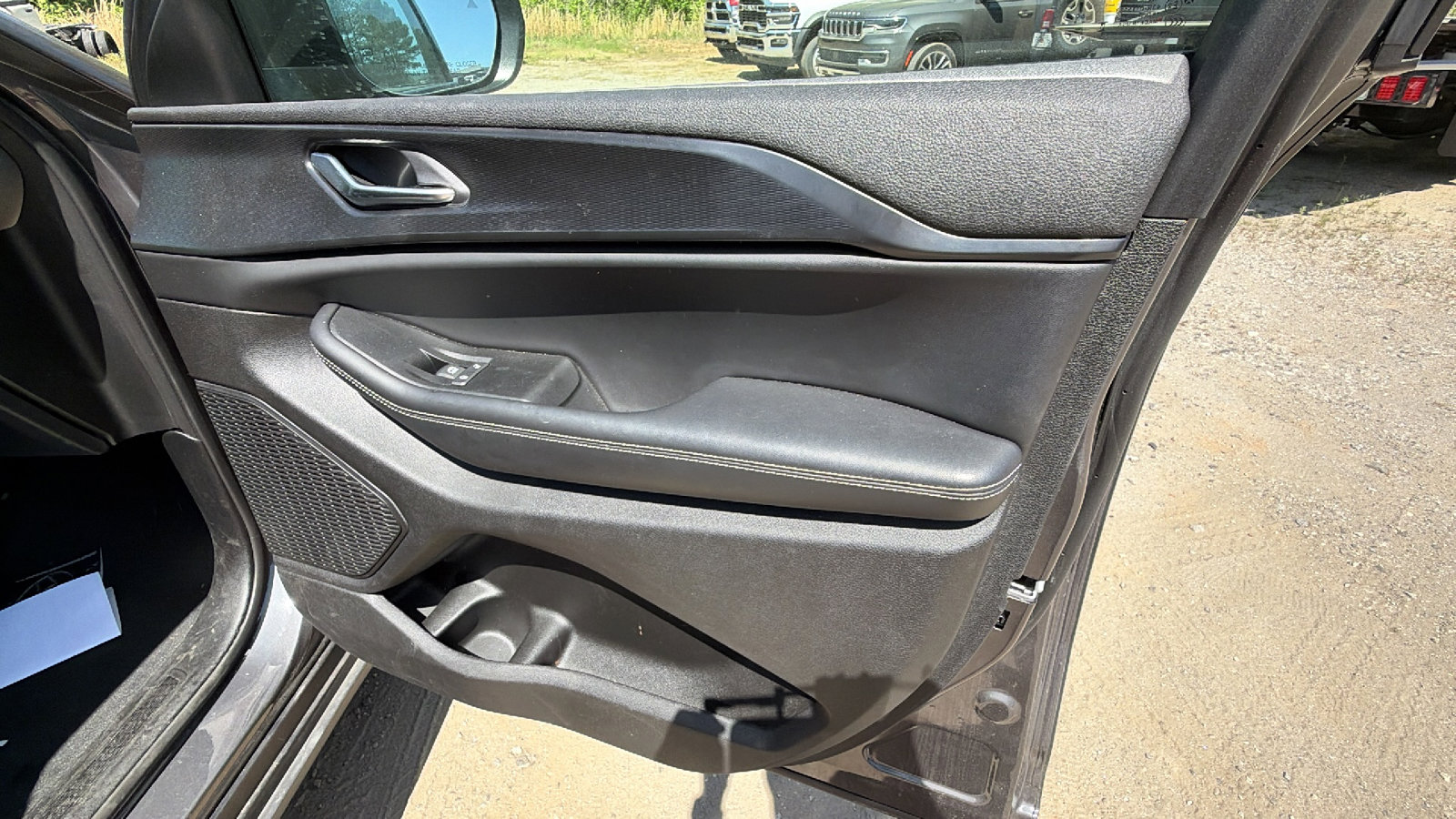 Certified 2025 Jeep Grand Cherokee Laredo image 18