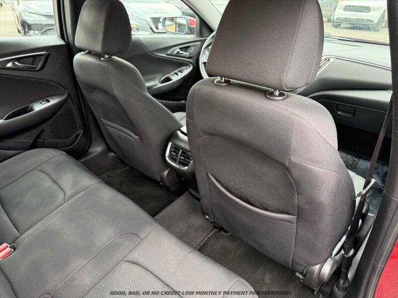 Used 2017 Chevrolet Malibu LT FWD image 18