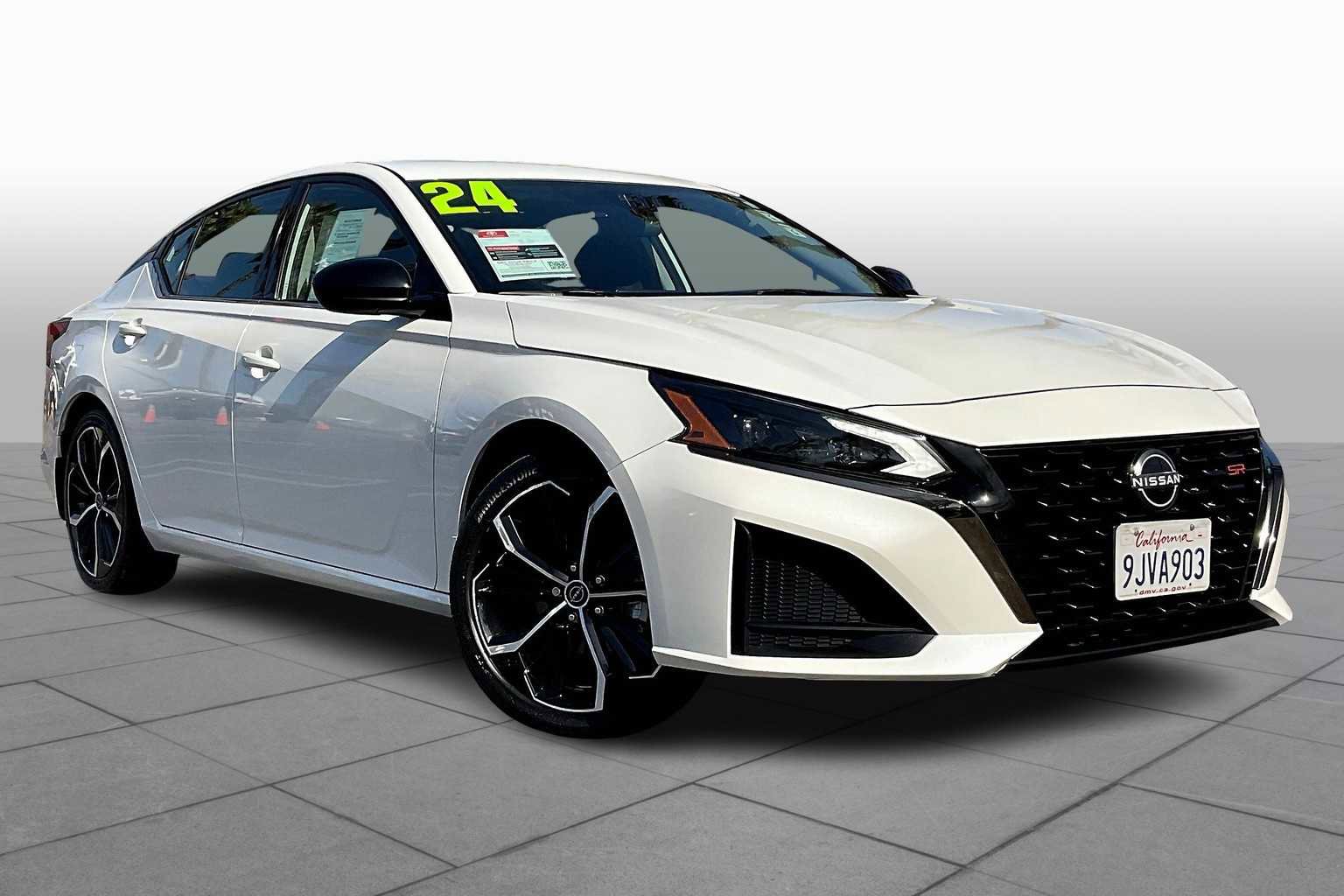 Used 2024 Nissan Altima 2.5 SR image 2