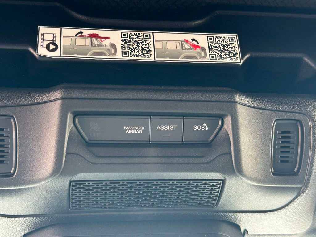Used 2024 Jeep Wrangler Unlimited Sahara AWD/4WD image 33