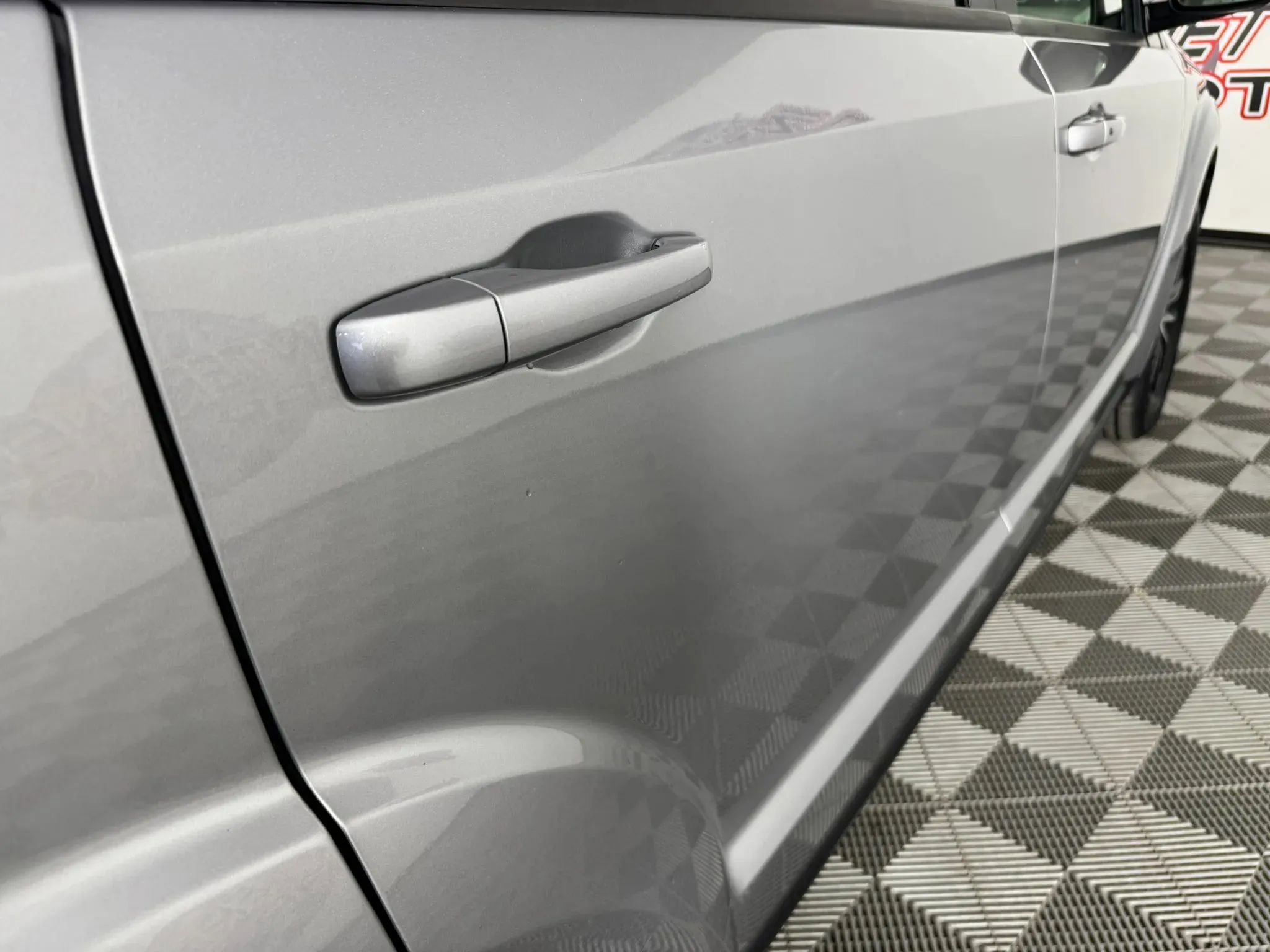 Used 2018 Dodge Journey SXT w/ Blacktop Package image 28