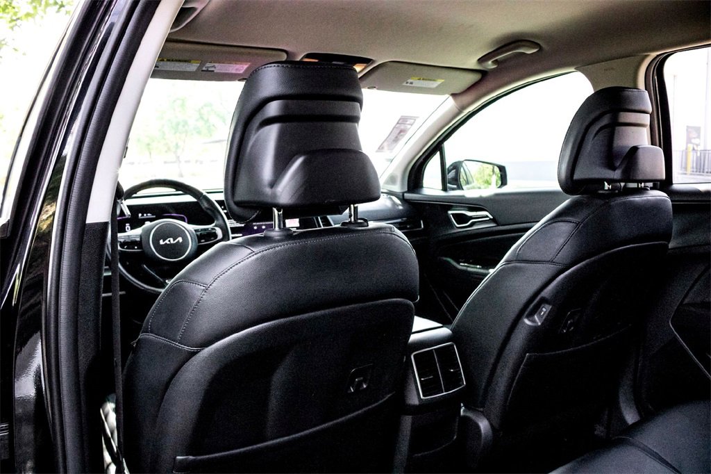 Used 2025 Kia Sportage EX image 28