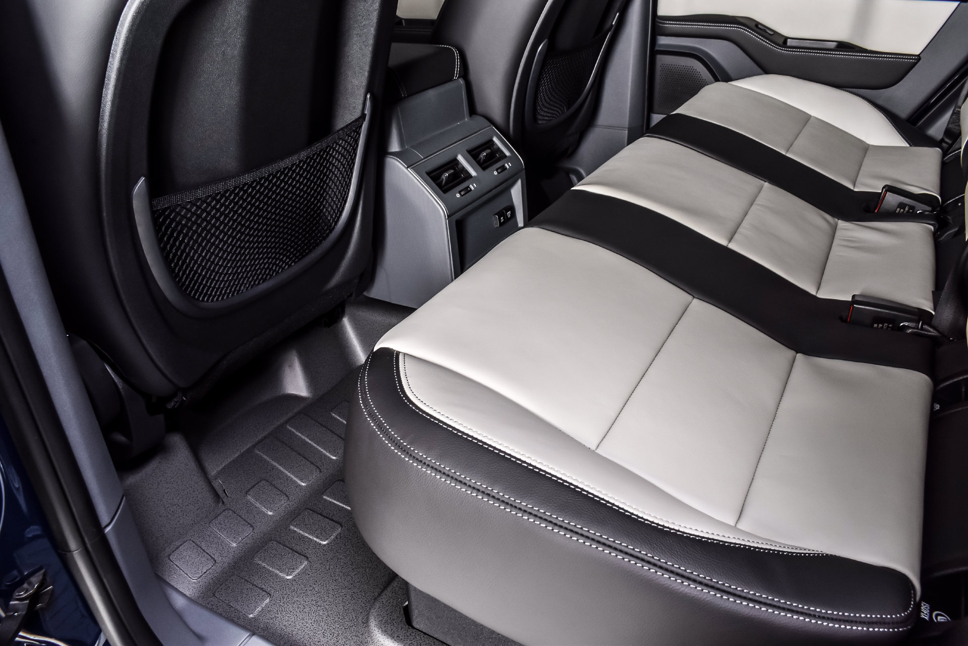 New 2026 INEOS Grenadier Station Wagon AWD/4WD image 17