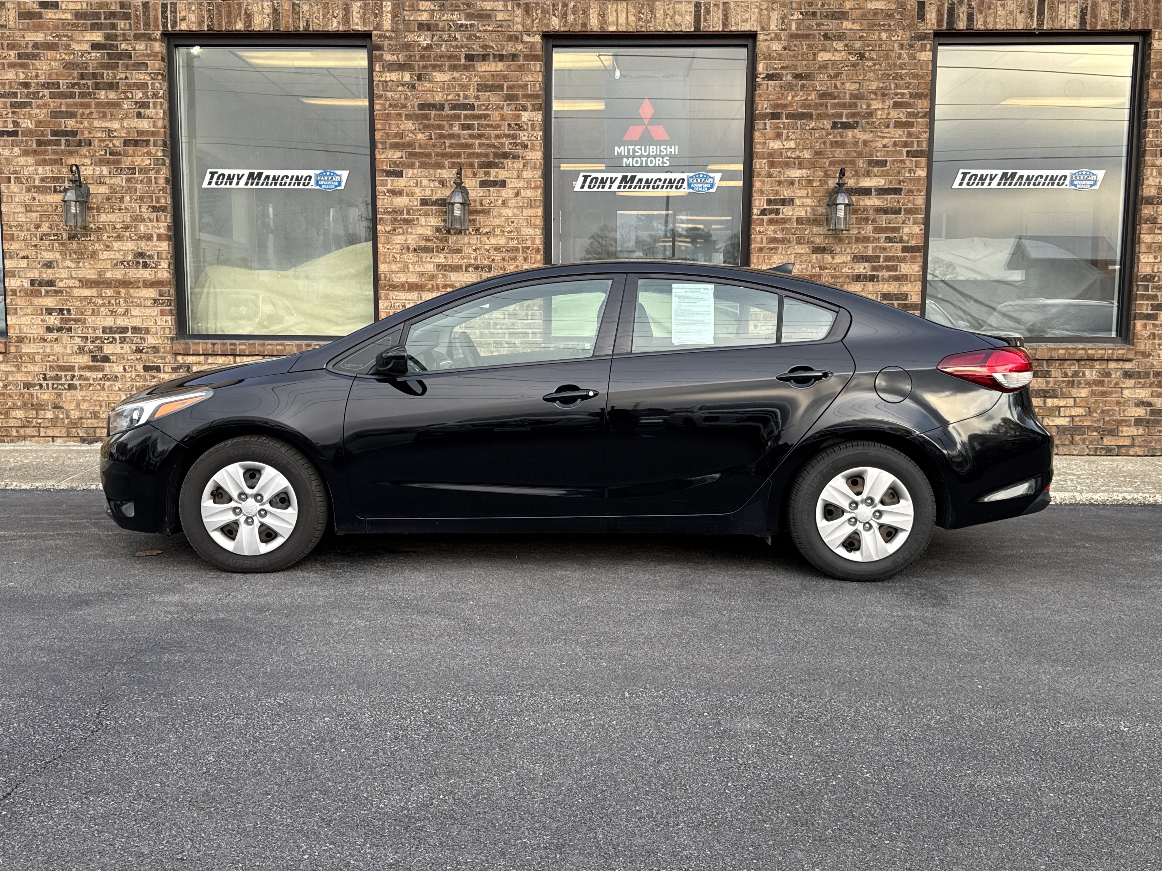 Used 2017 Kia Forte LX FWD image 2