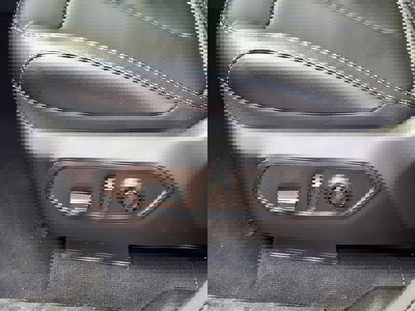 Used 2026 Jeep Grand Cherokee Limited w/ Limited Altitude Package AWD/4WD image 4