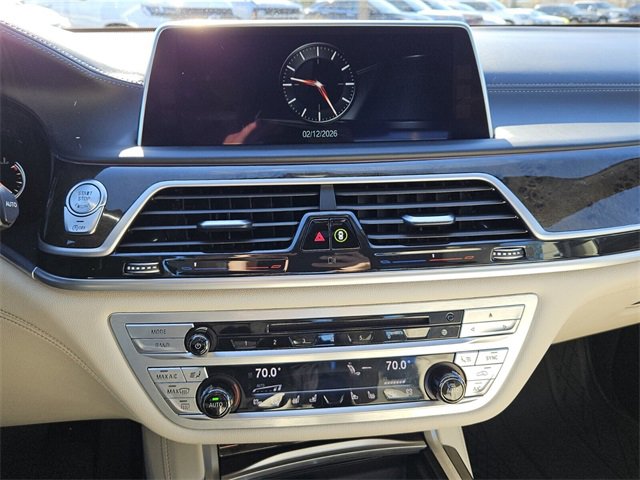 Used 2017 BMW 740i image 8