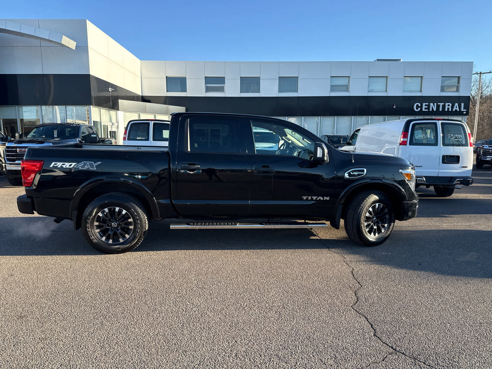 Used 2017 Nissan Titan PRO-4X image 8