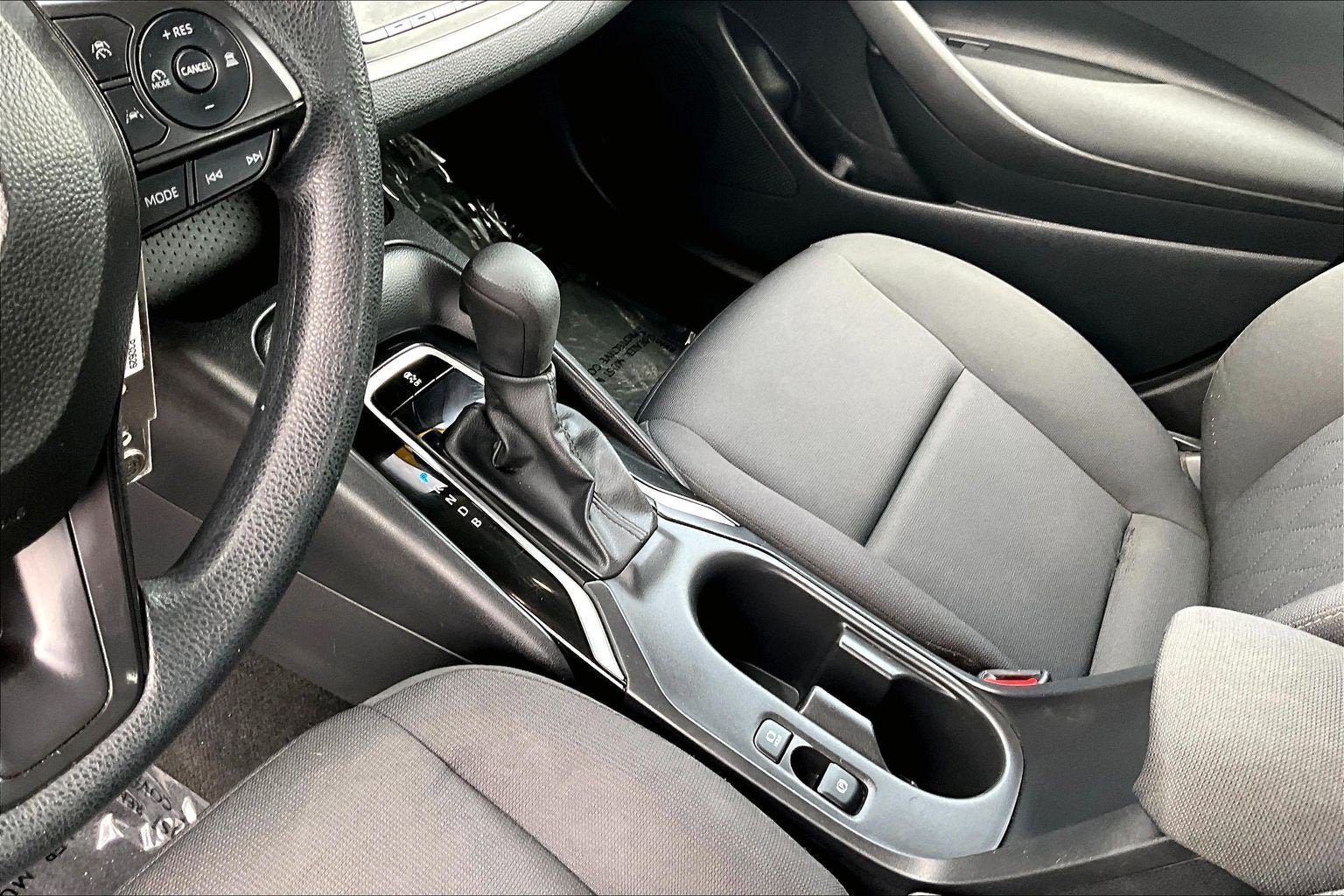 Used 2025 Toyota Corolla LE FWD image 16