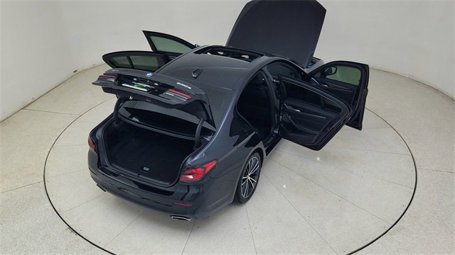 Used 2023 BMW 530e xDrive w/ Premium Package image 89