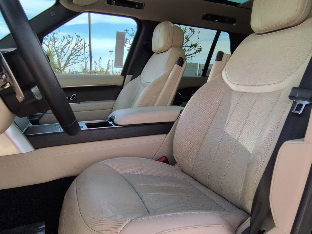 Used 2024 Land Rover Range Rover SE image 20