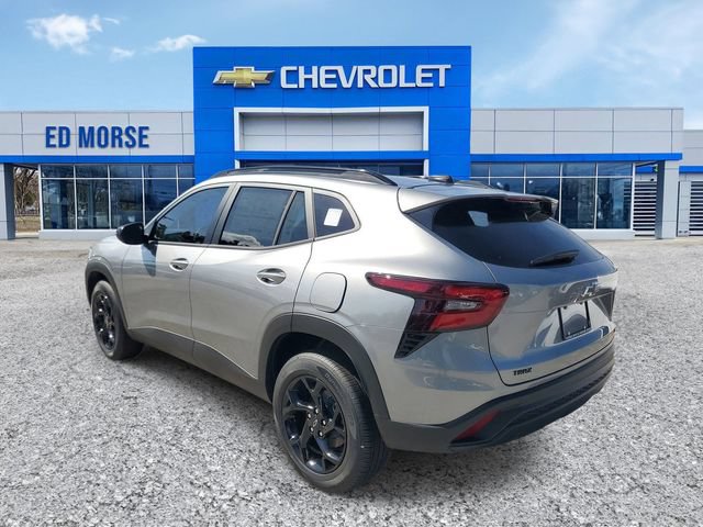 New 2026 Chevrolet Trax LT w/ Midnight Edition FWD image 2