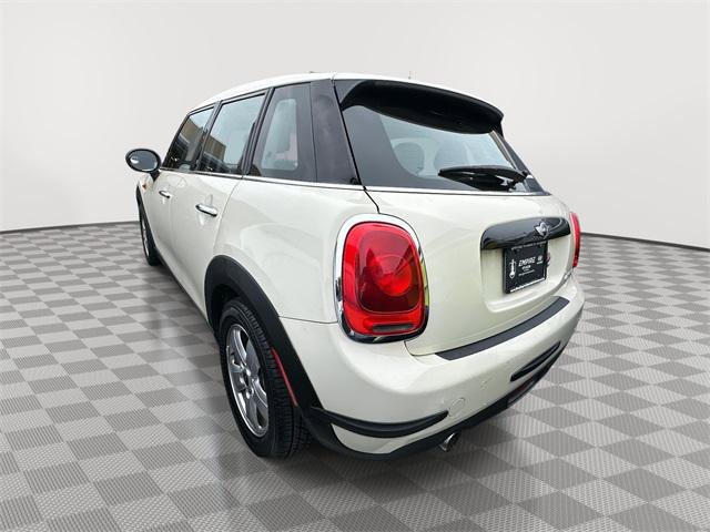 Used 2016 MINI Cooper 4-Door Hardtop image 4