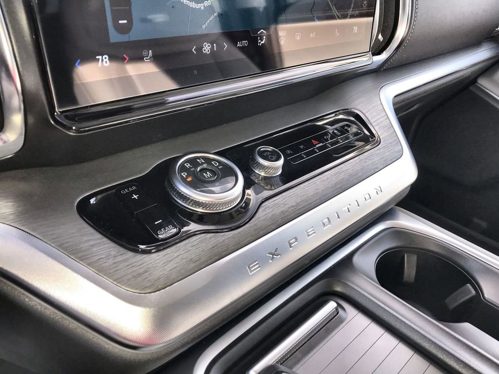 Used 2025 Ford Expedition Max Platinum image 19