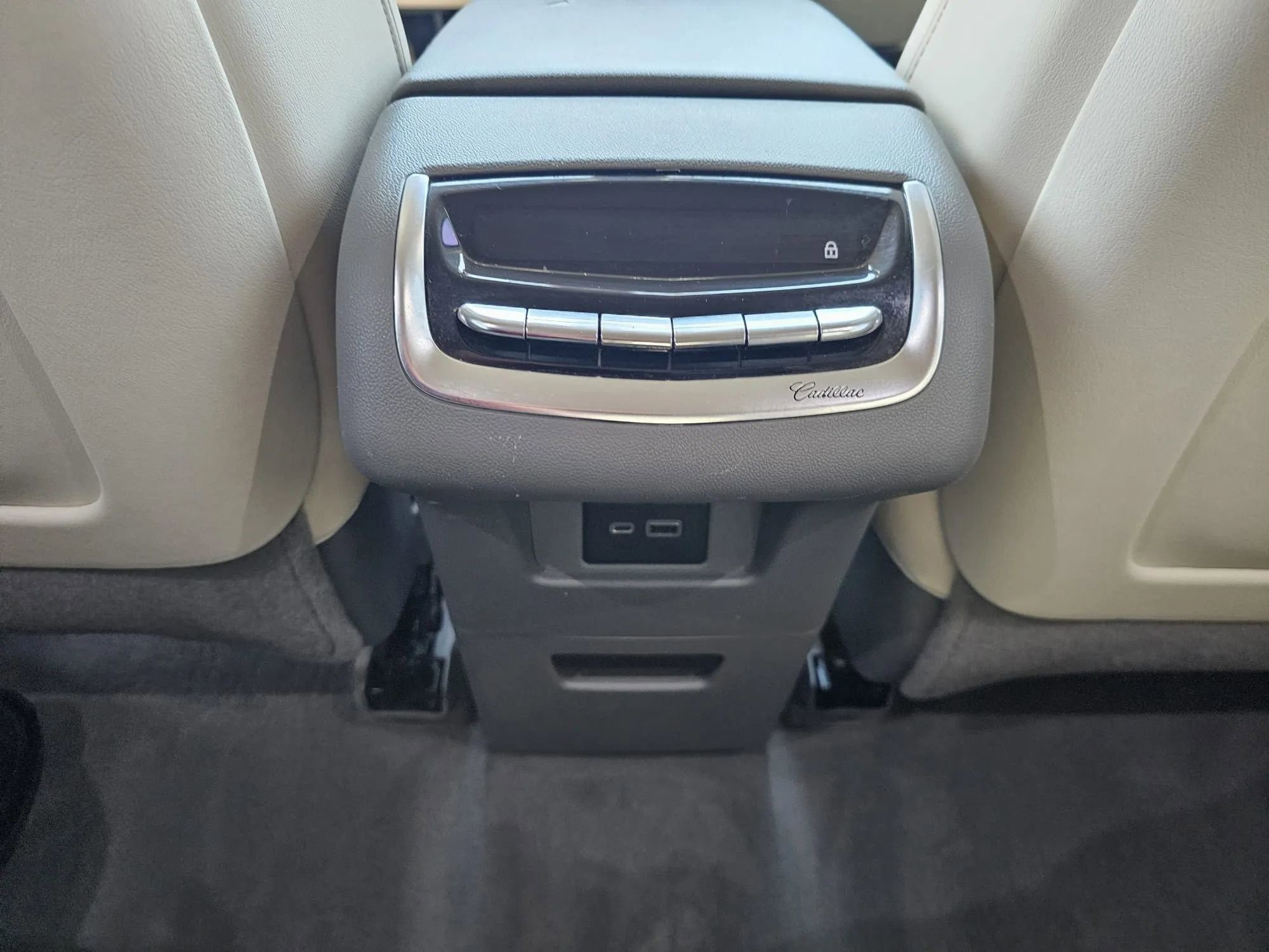 Used 2020 Cadillac XT6 Premium Luxury FWD image 32