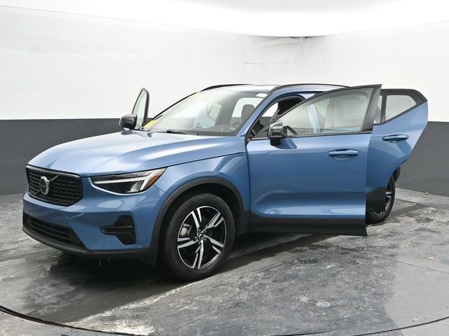 Used 2024 Volvo XC40 B5 Core image 52