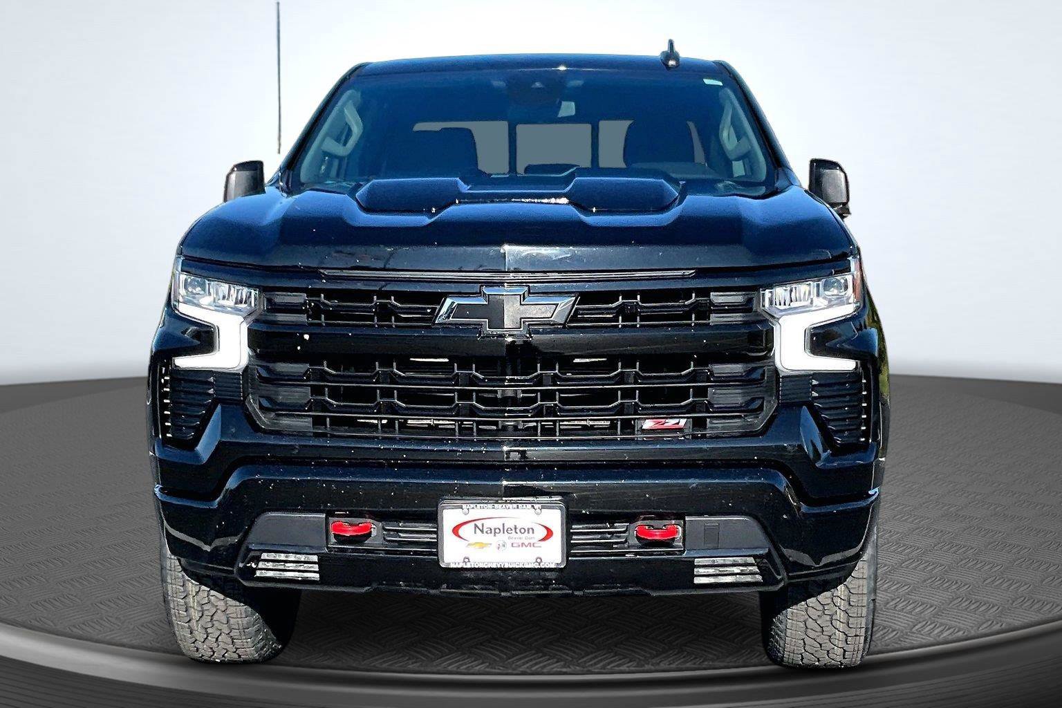 Used 2024 Chevrolet Silverado 1500 LT Trail Boss w/ Convenience Package II AWD/4WD image 3