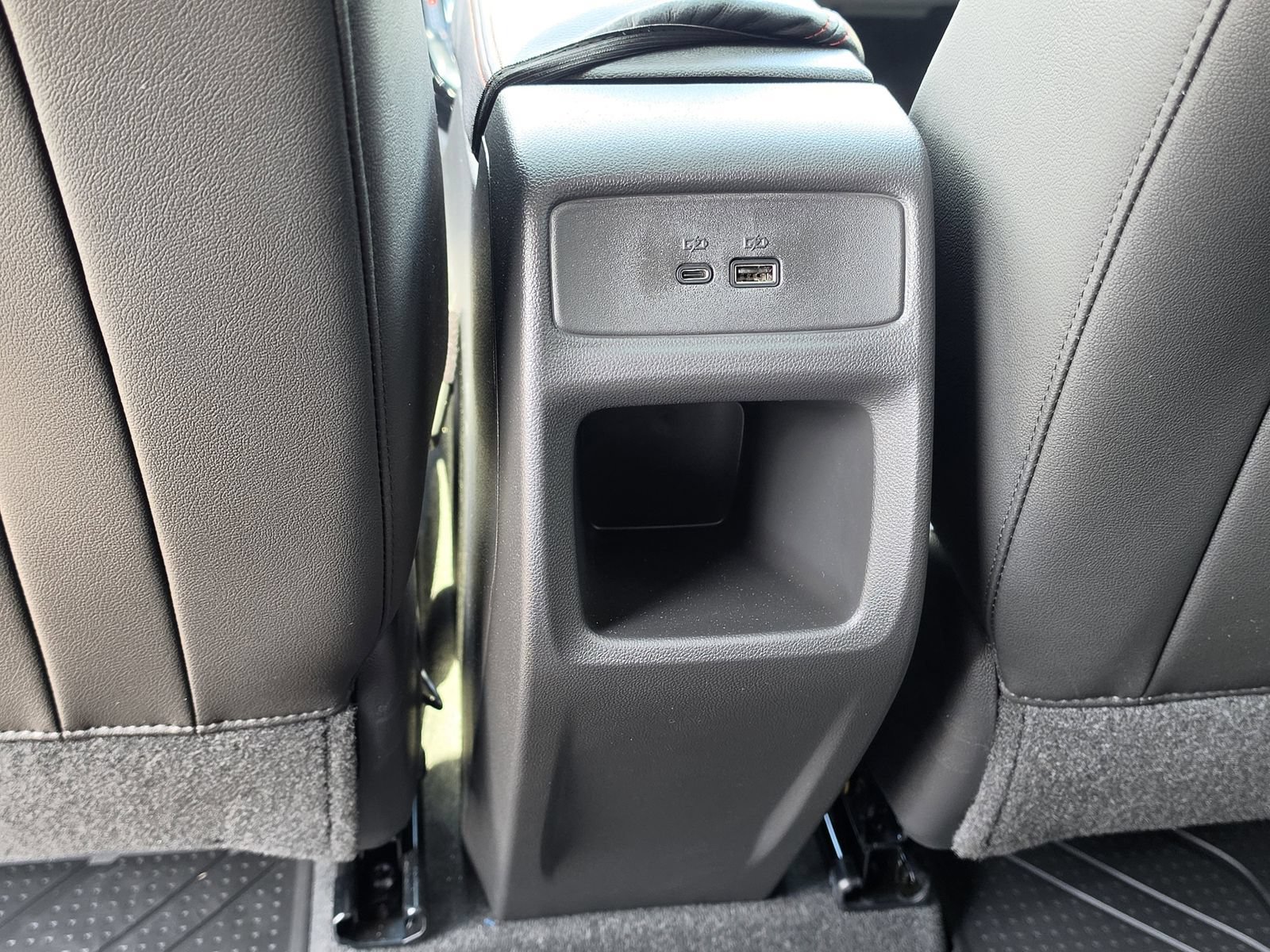 Used 2025 Chevrolet Trax RS w/ Sunroof Package FWD image 19