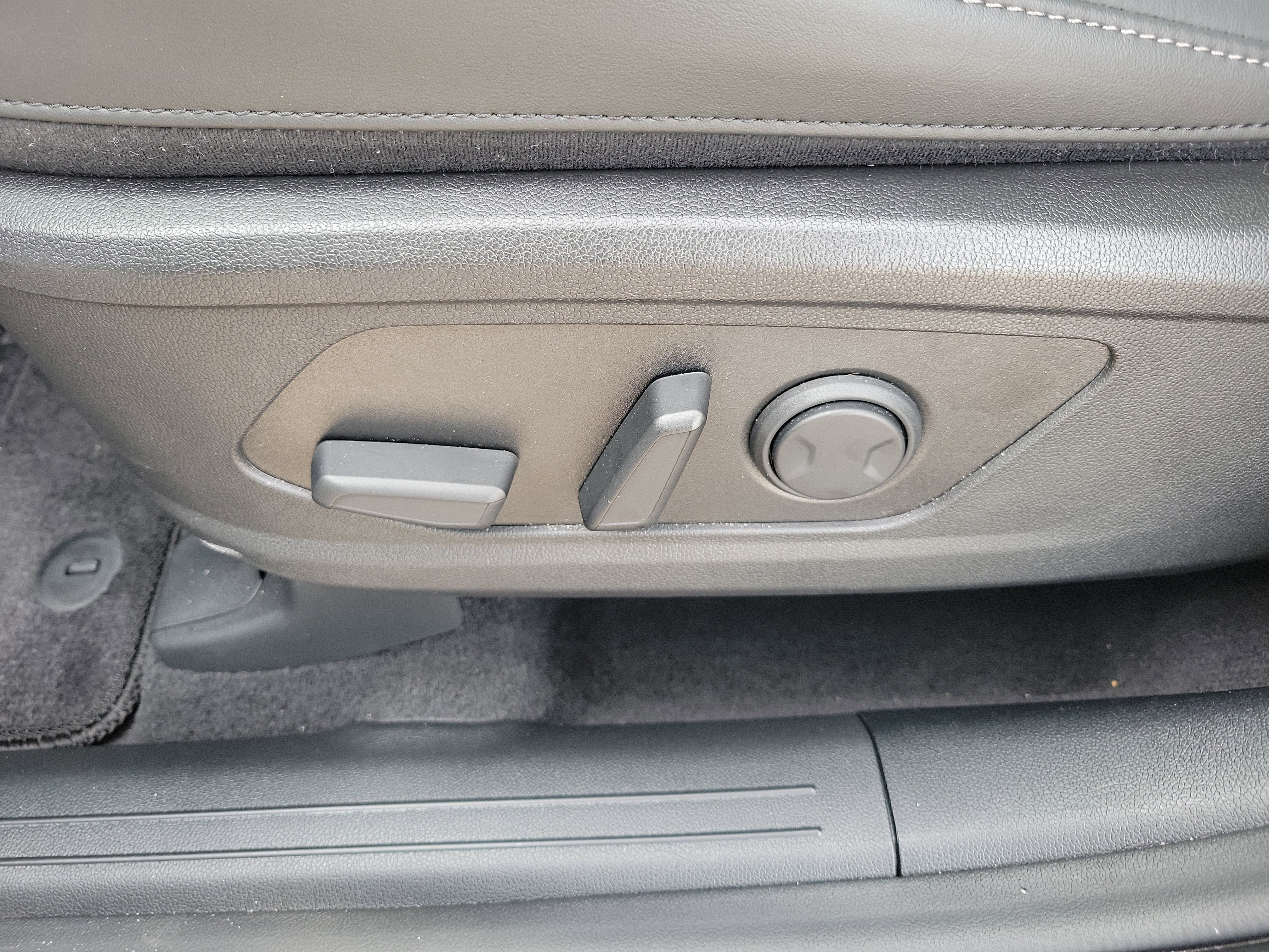 Used 2025 Kia Sorento SX image 25