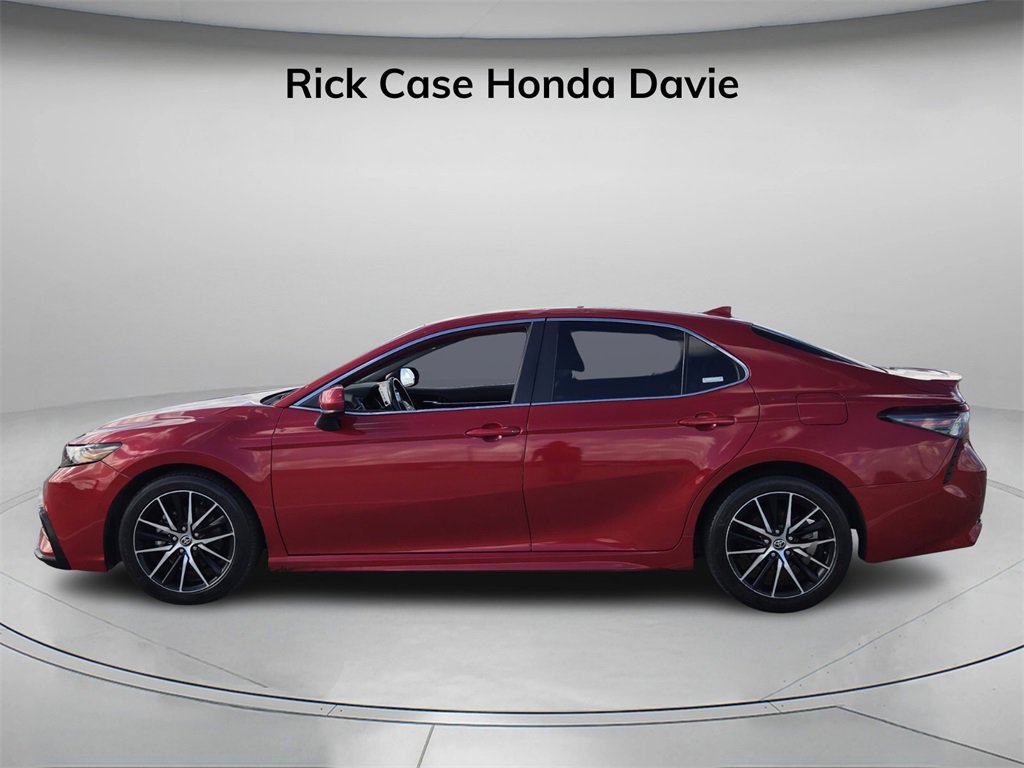 Used 2021 Toyota Camry SE image 4