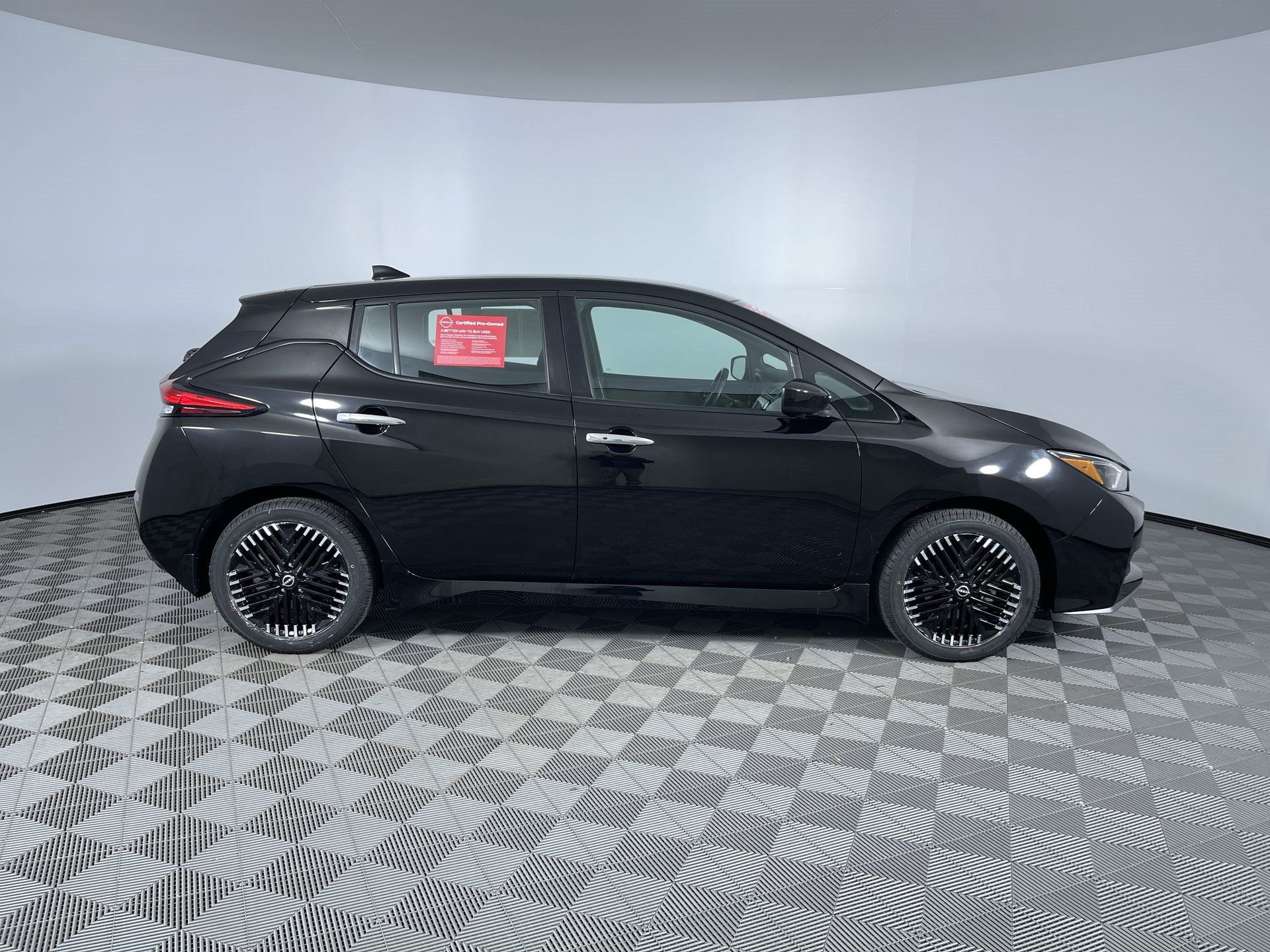 Certified 2025 Nissan Leaf SV Plus FWD image 10