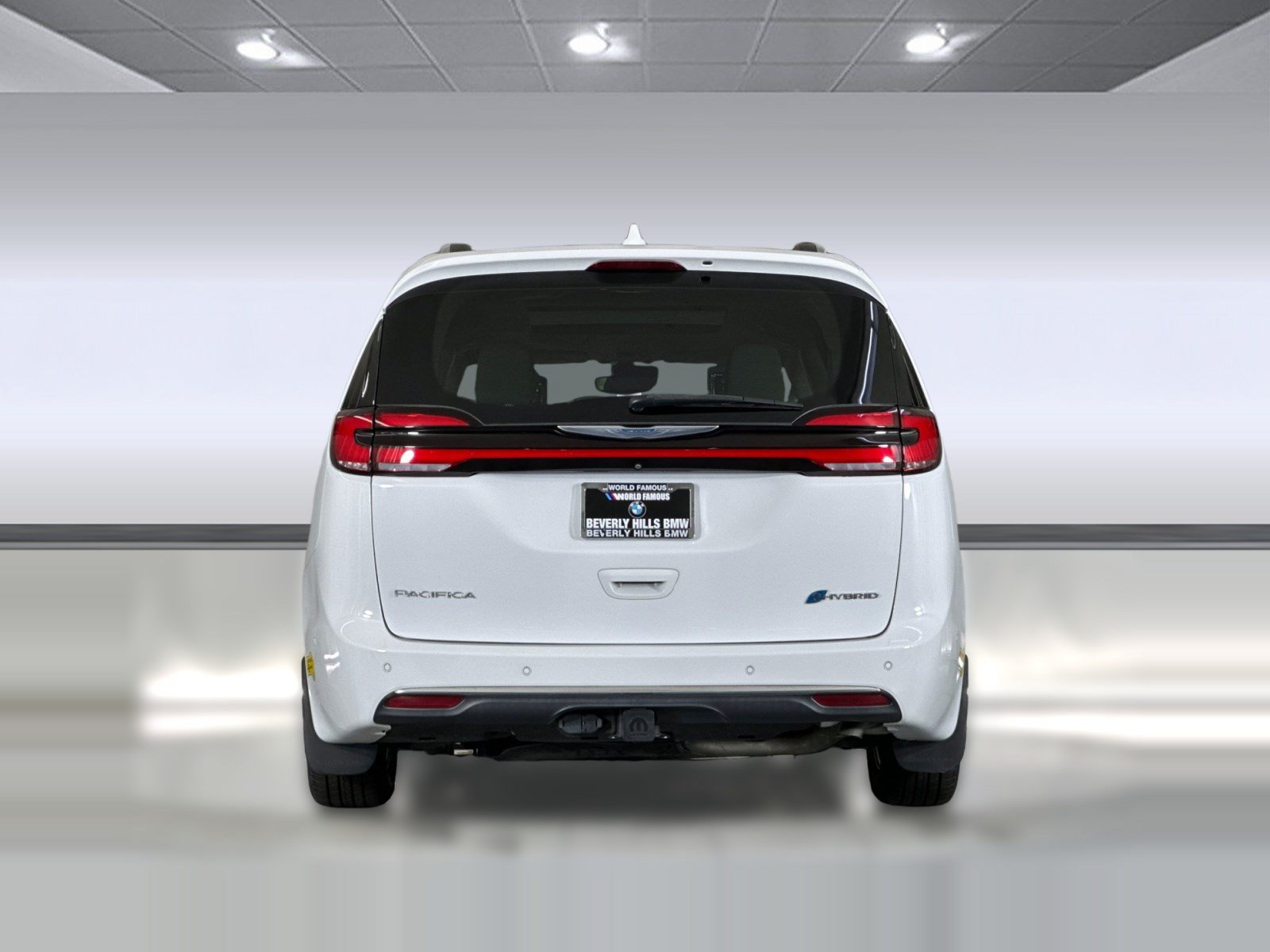 Used 2021 Chrysler Pacifica Limited w/ Uconnect Theater Family Group FWD image 9