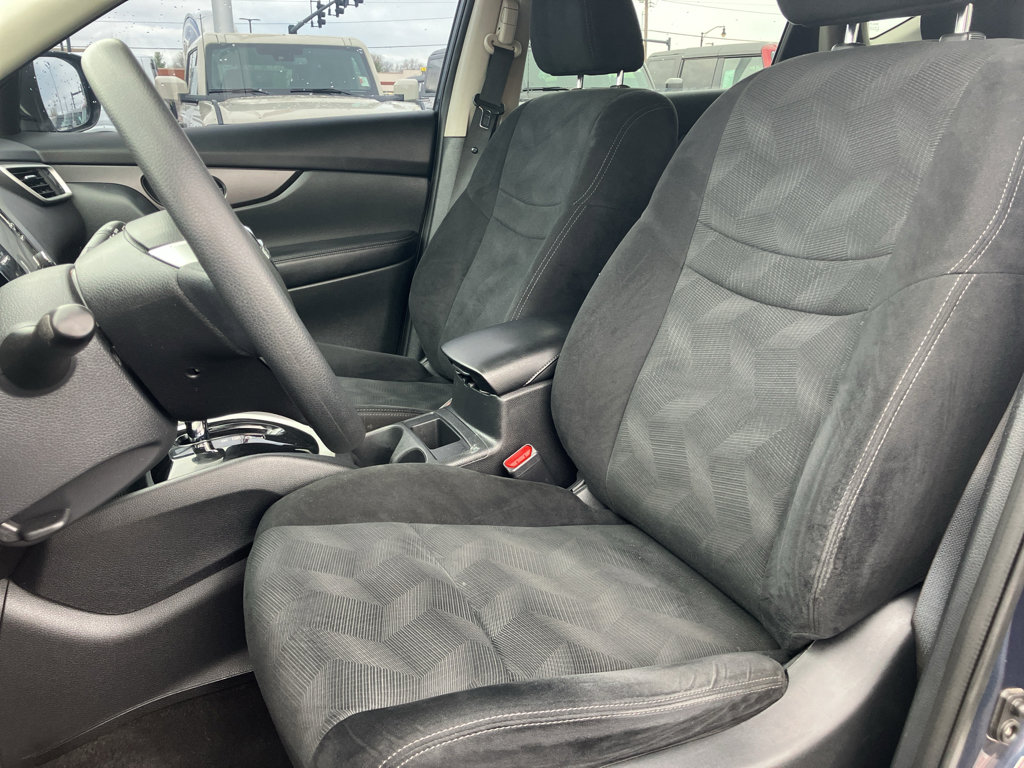 Used 2016 Nissan Rogue SV image 29