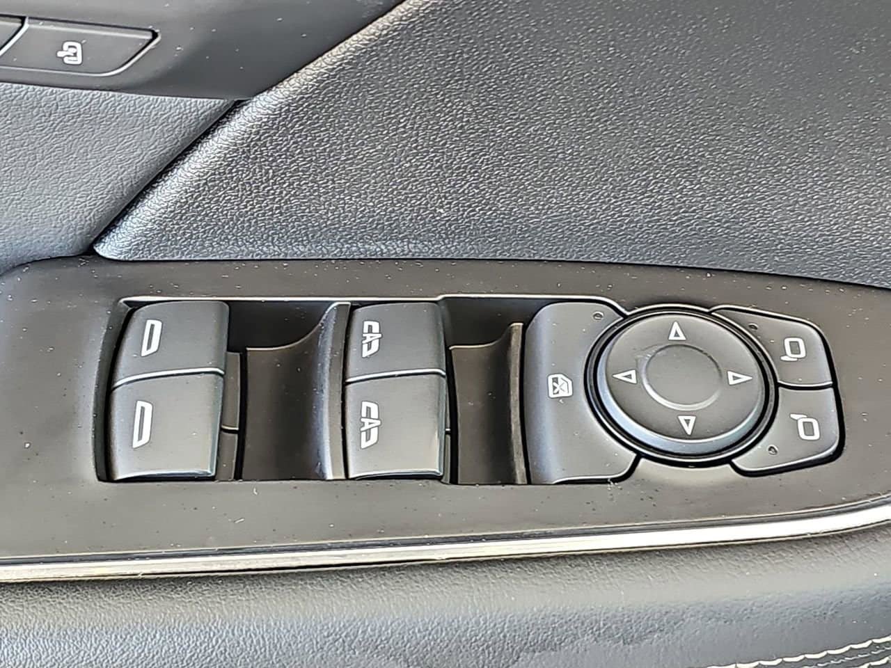 Used 2023 Buick Envision Essence FWD image 32