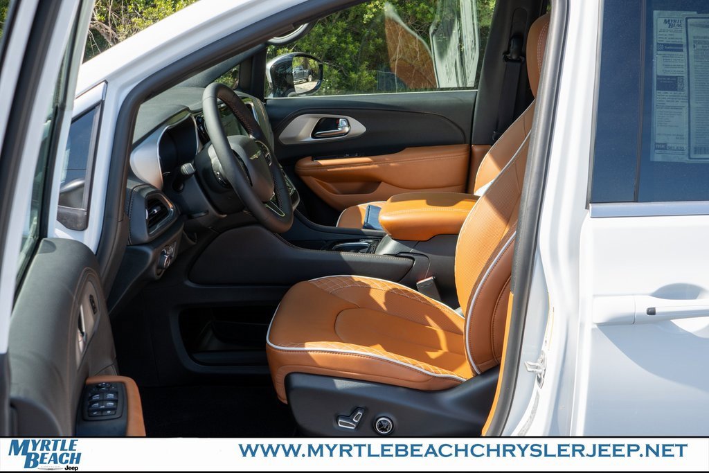 New 2026 Chrysler Pacifica Pinnacle image 18