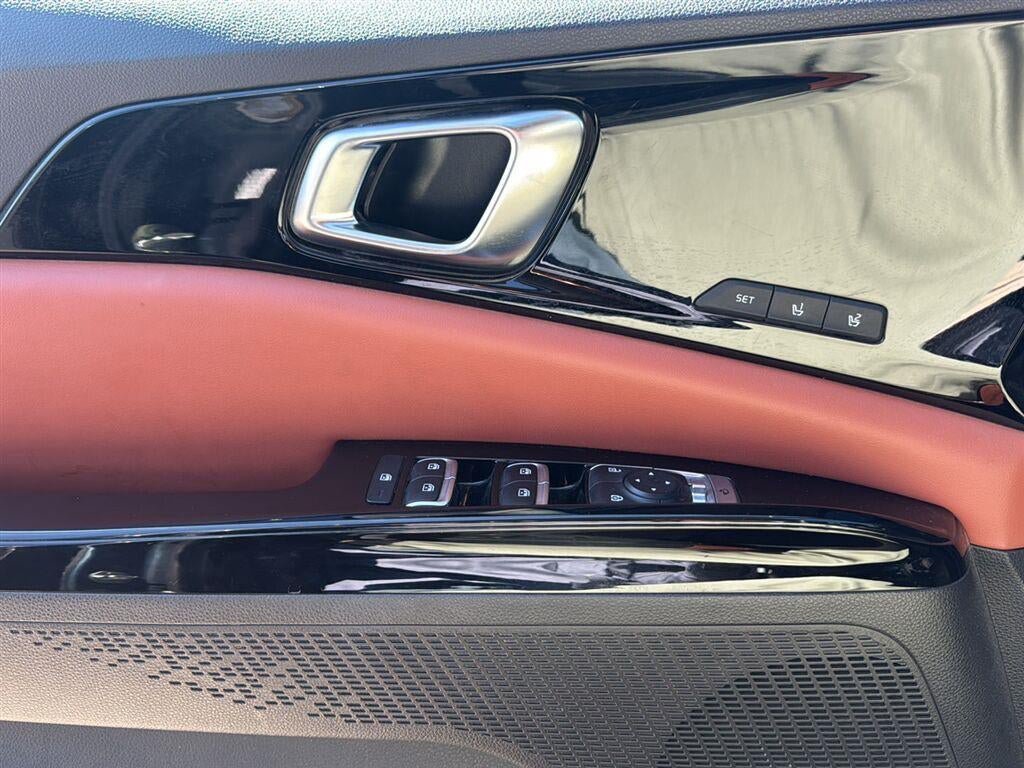 Used 2024 Kia Carnival SX FWD image 30