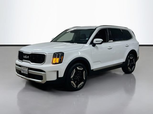Certified 2024 Kia Telluride EX w/ EX Captain's Chair Package FWD image 3