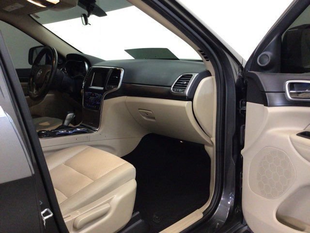Used 2019 Jeep Grand Cherokee Laredo AWD/4WD image 13