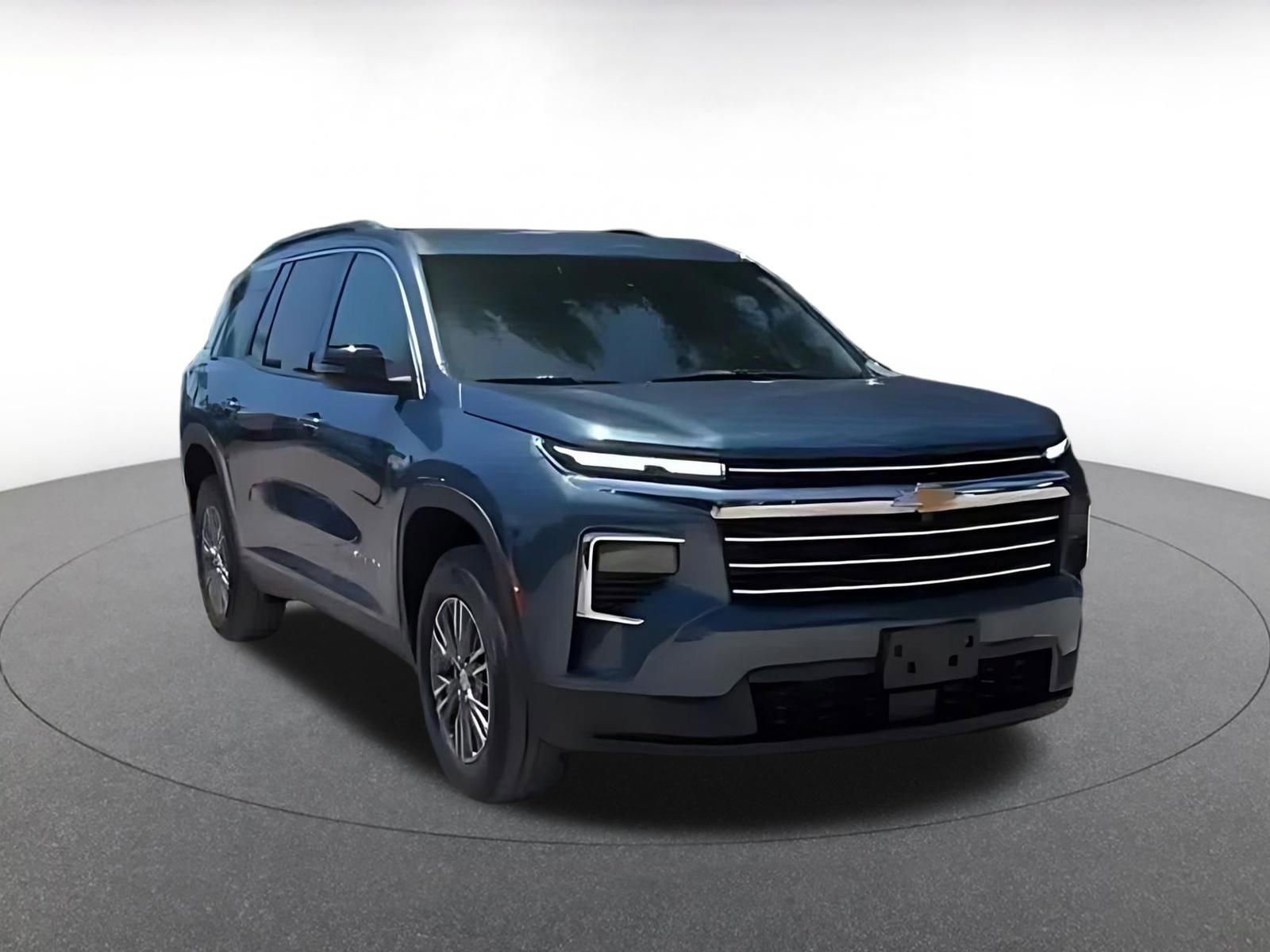 Used 2025 Chevrolet Traverse LT AWD/4WD image 2