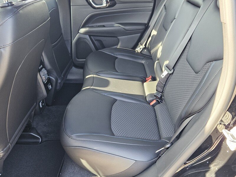 New 2026 Jeep Compass Latitude image 10