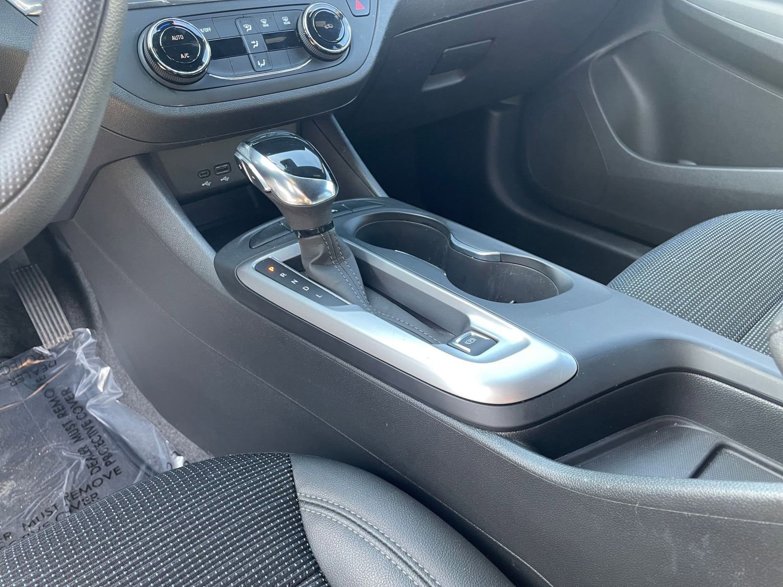 Used 2025 Buick Envista Preferred image 40