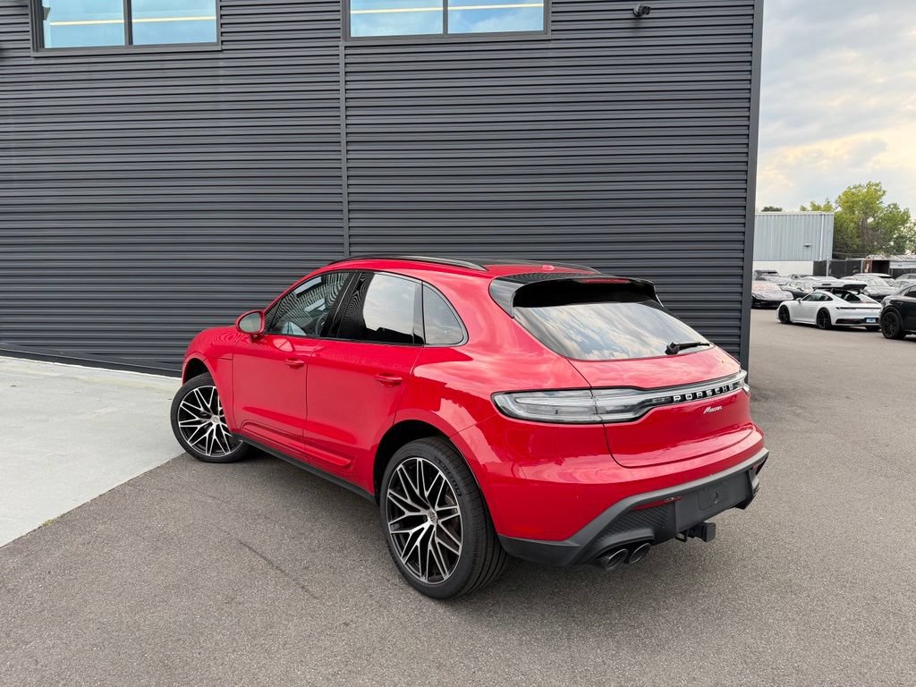 Used 2025 Porsche Macan AWD/4WD image 3