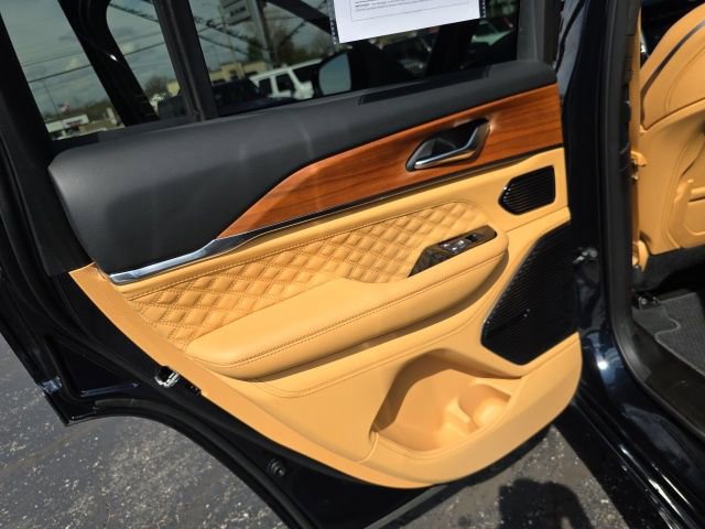 Used 2024 Jeep Grand Cherokee Summit image 37