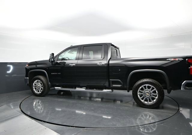 Used 2025 Chevrolet Silverado 2500 LTZ w/ LTZ Convenience Package AWD/4WD image 2