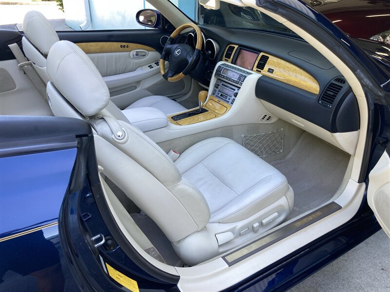 Used 2003 Lexus SC 430 Convertible RWD image 17