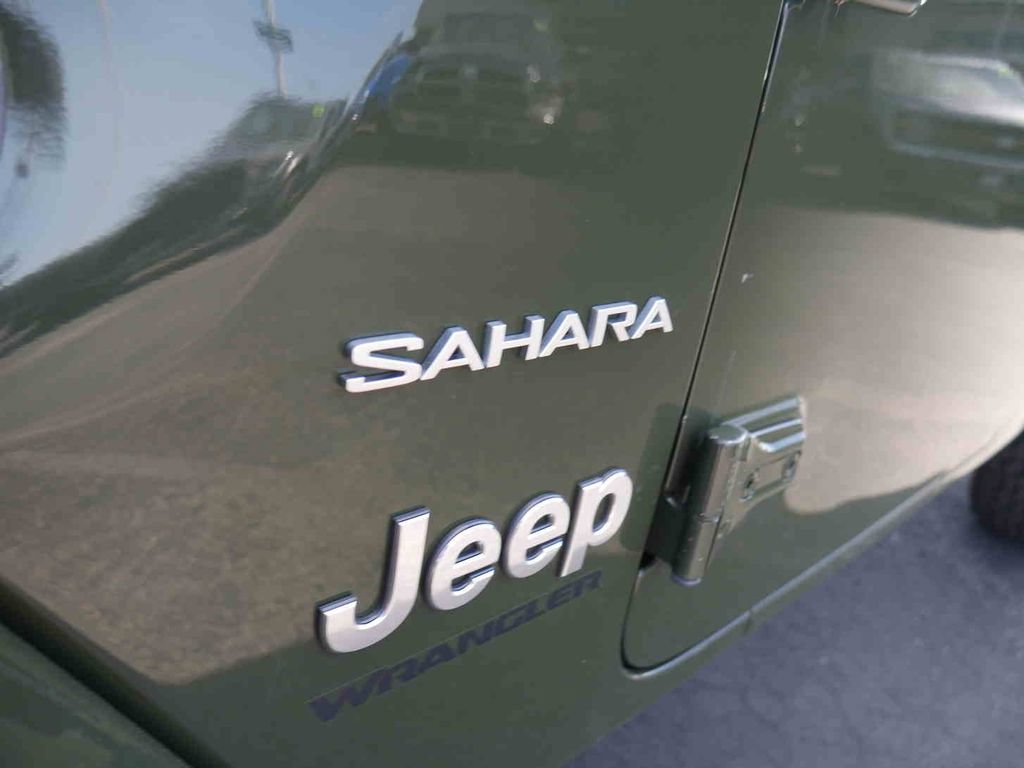 Used 2023 Jeep Wrangler Unlimited Sahara AWD/4WD image 26