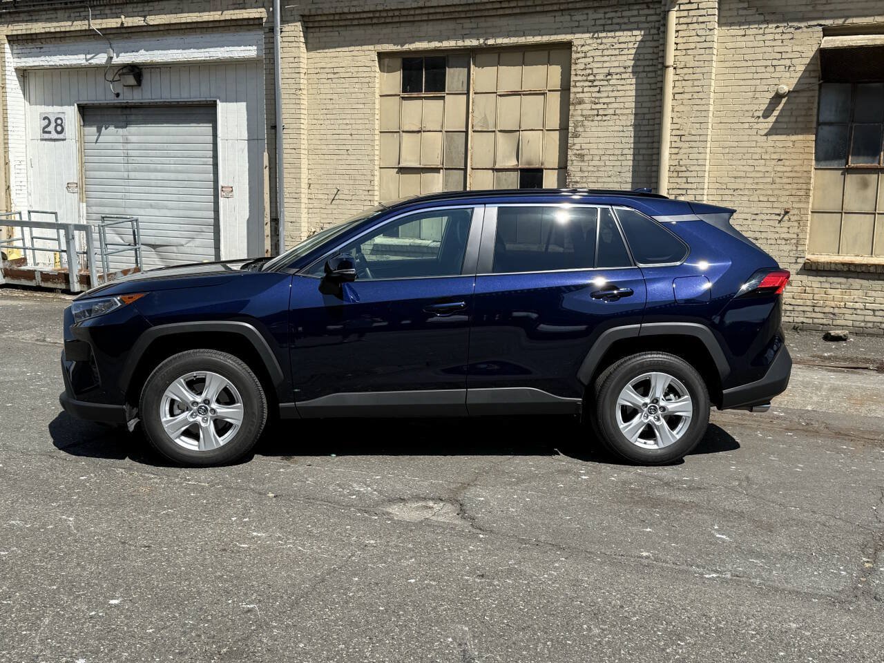 Used 2020 Toyota RAV4 XLE w/ Convenience Package AWD/4WD image 4