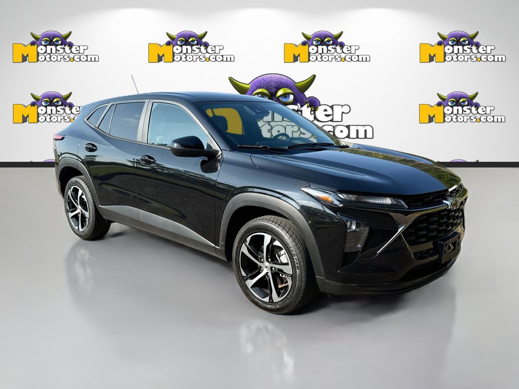 Used 2024 Chevrolet Trax RS w/ Driver Confidence Package FWD image 3