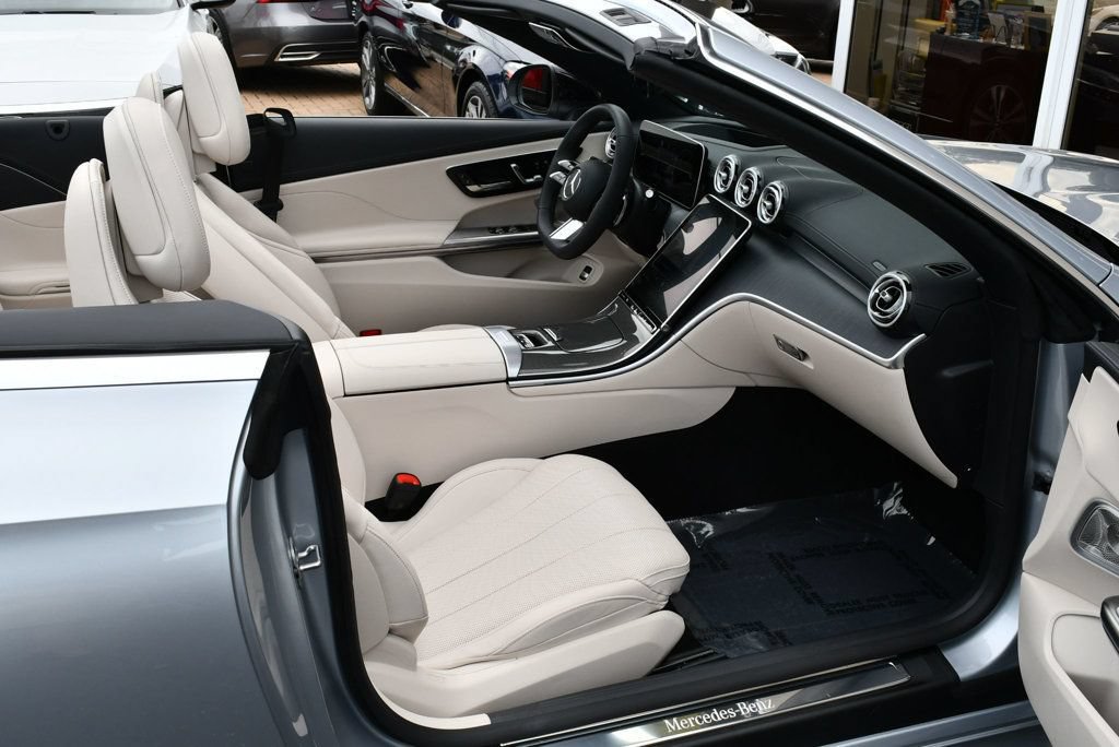 Used 2026 Mercedes-Benz CLE 450 4MATIC Cabriolet image 65